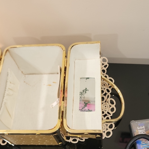 Luxurious Gold Cosmetic Case - Picture 8 of 10